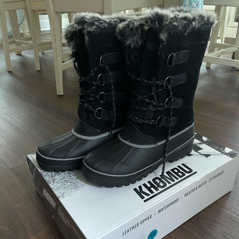 Khombu Black Snow Boots with Faux Fur